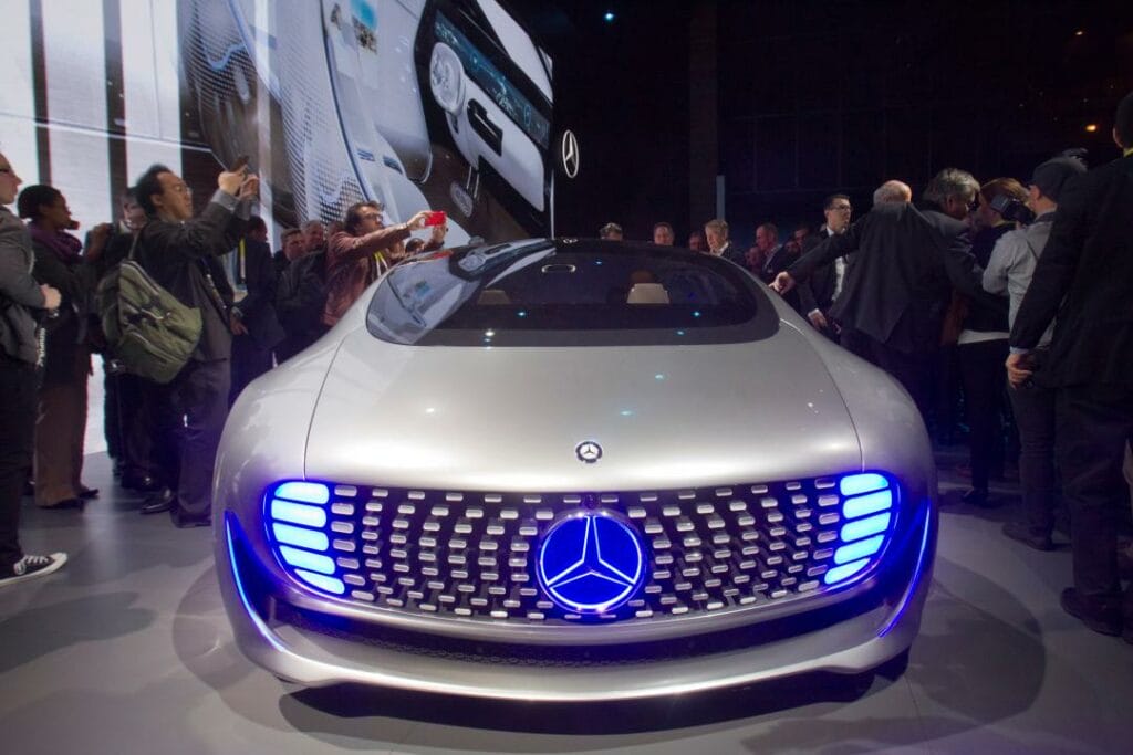 Daimler AG намерена начать массовый выпуск беспилотных автомобилей
