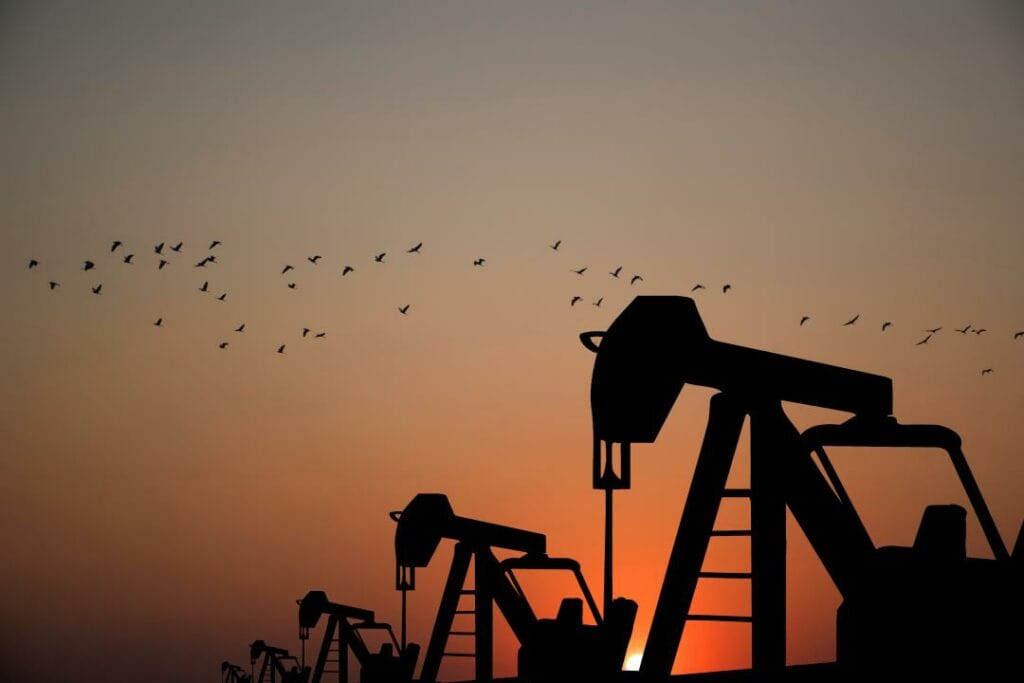 Казахстан в апреле снизит добычу нефти на 300 тысяч баррелей в сутки