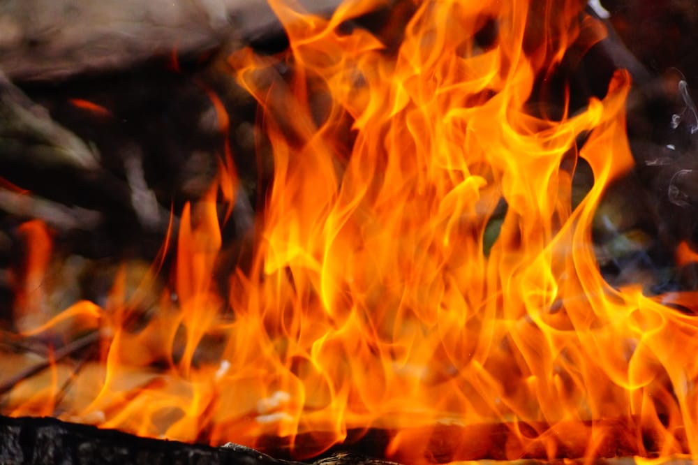Экстренный штаб занимается ликвидацией возгорания на месторождении Каламкас