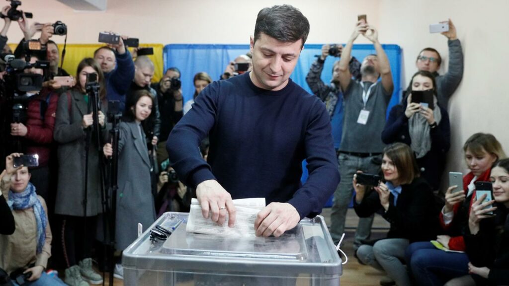 Опубликованы первые данные экзитполов на выборах президента Украины