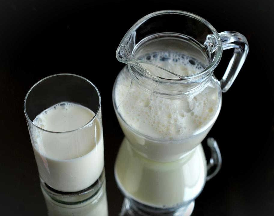 Молоко быстрее инфляции: казахстанская молочная продукция стремительно растет в цене