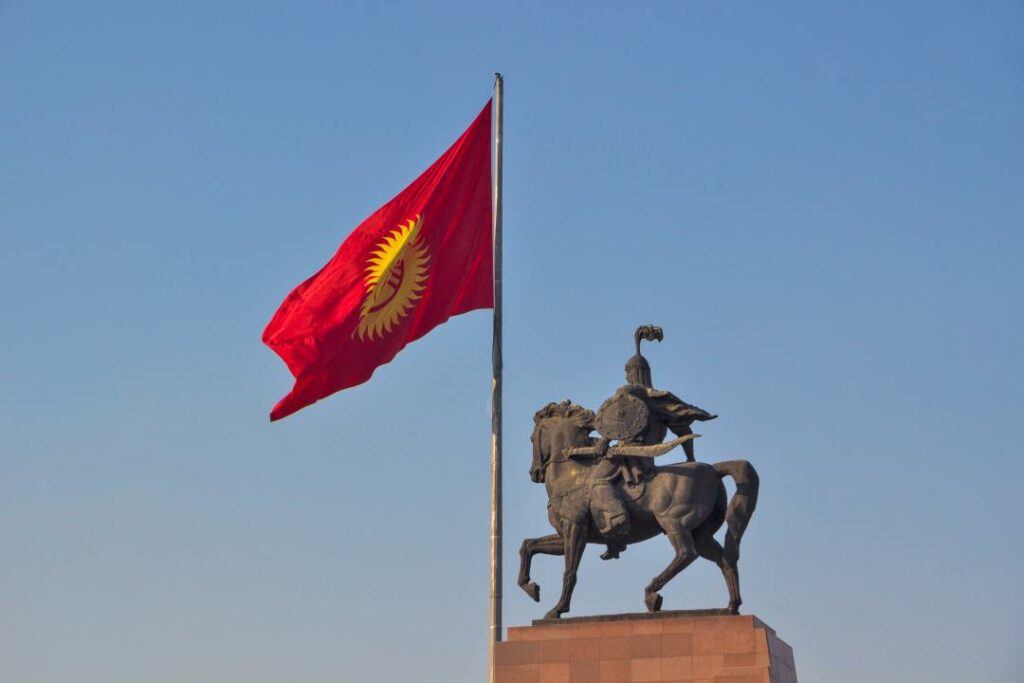 В Кыргызстане бывшим президентам запретили возвращаться на госслужбу