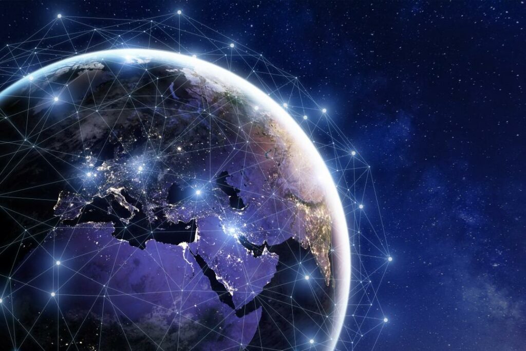 Amazon собирается запустить на орбиту больше 3000 спутников для обеспечения населения Земли интернетом