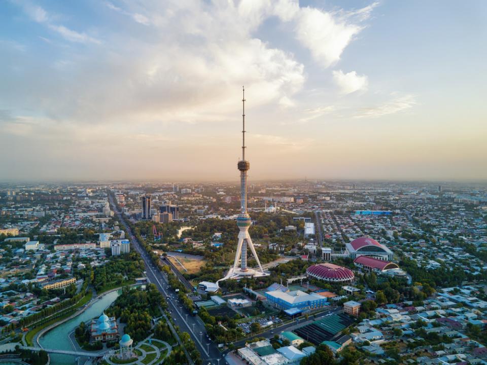 В Узбекистане начали возводить первый небоскреб