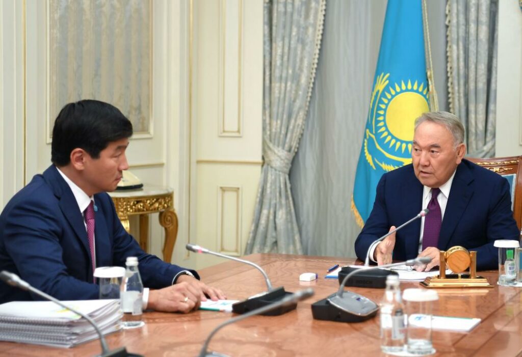 Назарбаев поручил Байбеку готовить Nur Otan к перезагрузке