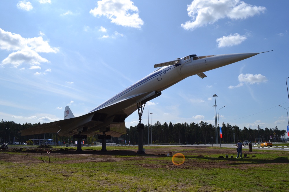 Установлен памятник самолету, который летал только из Москвы в Алма-Ату