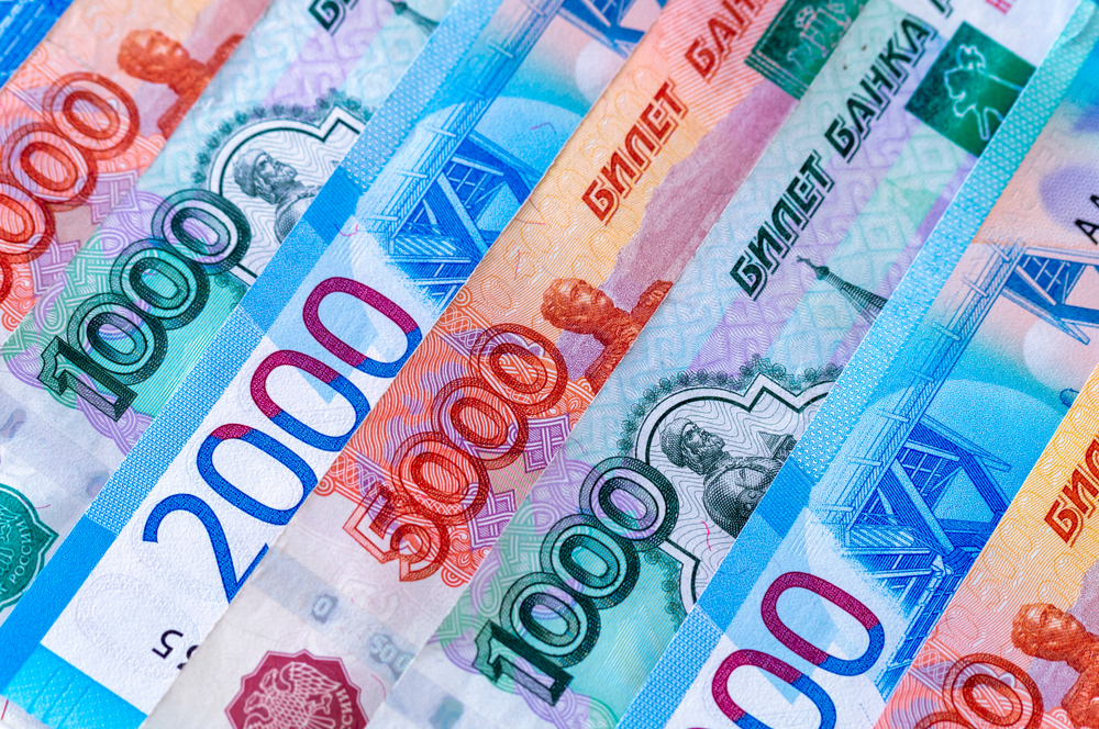 Центробанк России назвал ослабление рубля существенным