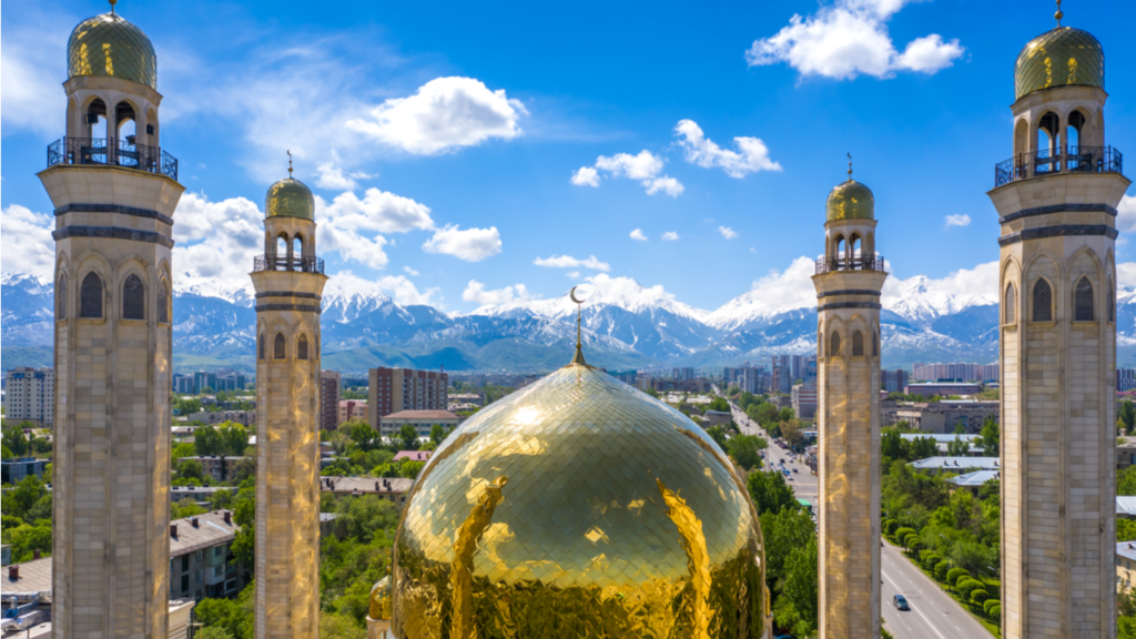 В Казахстане приостановлены пятничные намазы в мечетях