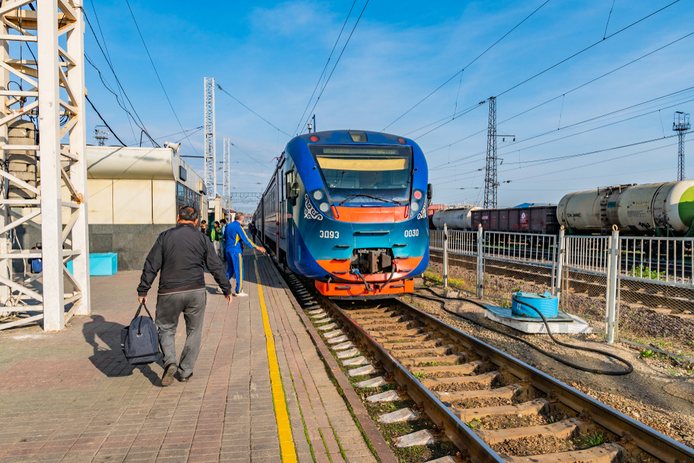 Между Нур-Султаном и Алматы с 22 марта отменяется курсирование поездов