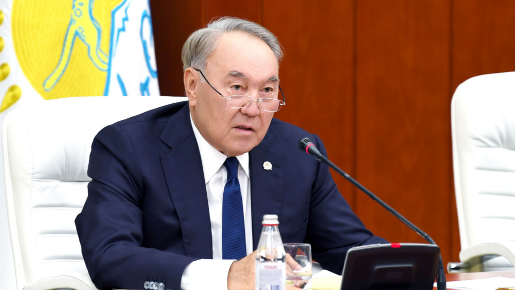 Назарбаев попросил казахстанцев проявить терпение