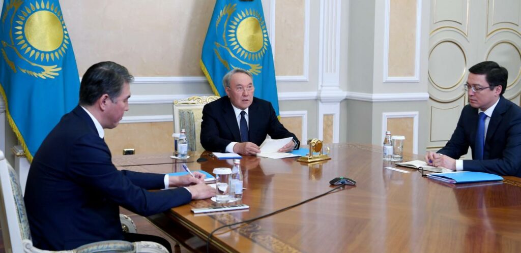 Назарбаев призвал контролировать каждый тенге