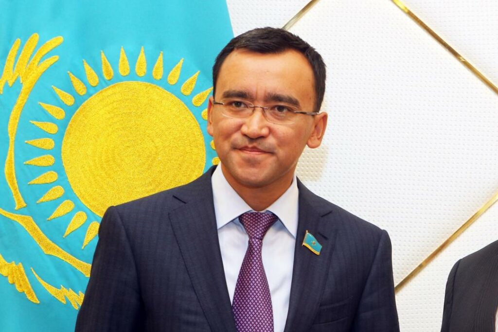 Маулен Ашимбаев провел первое заседание палаты в качестве председателя