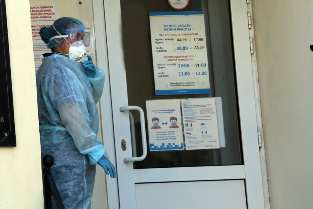 Три человека скончались от коронавируса в Казахстане