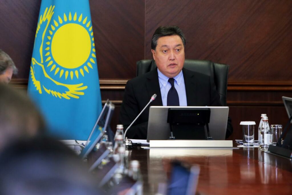 Премьер Казахстана предложил выходить из кризиса за счет инвестиций