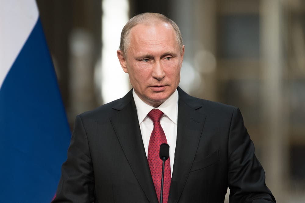 Путин продлил срок нахождения в России иностранцев