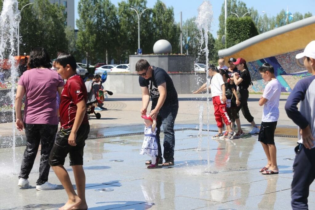 В Казахстане усилят карантин на период выходных