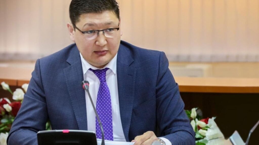 Пресс-секретарь Токаева выписан после тяжелой формы коронавируса
