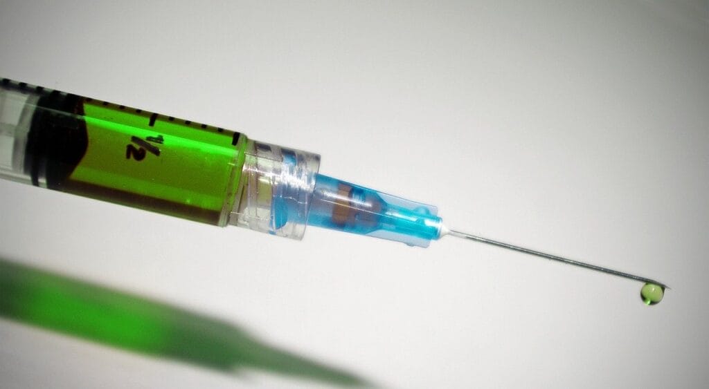 В Казахстане осенью будут испытывать вакцину от коронавируса на людях