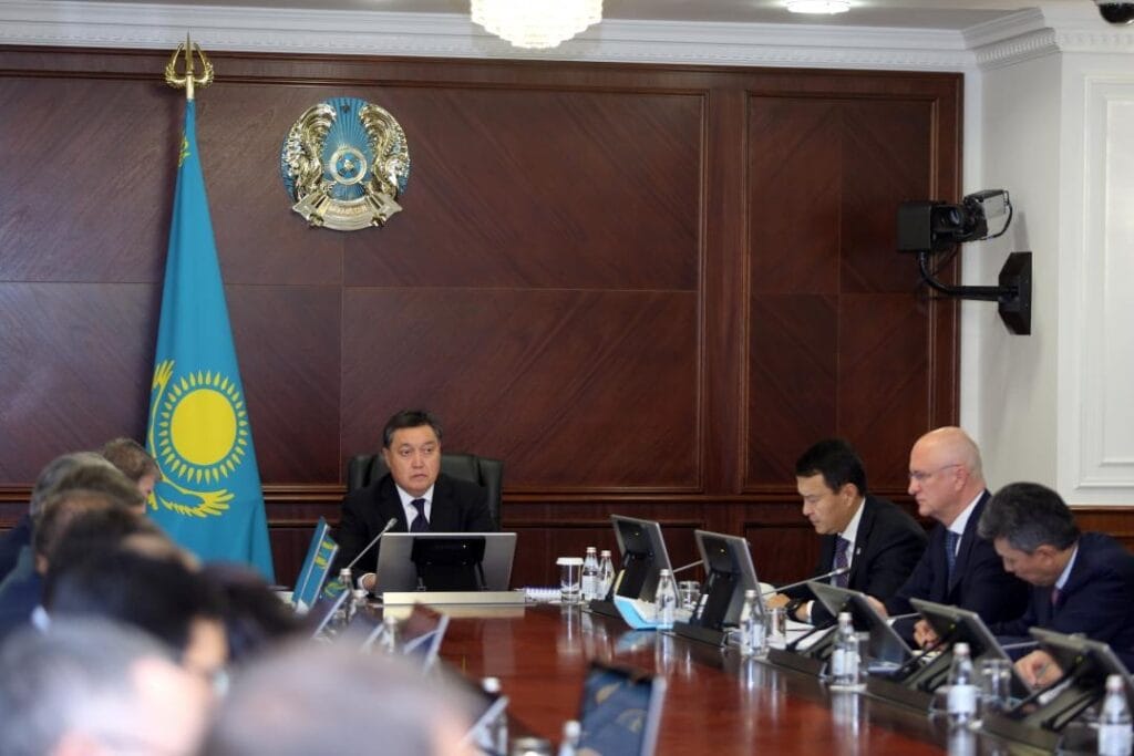 Глава правительства Казахстана вышел из самоизоляции