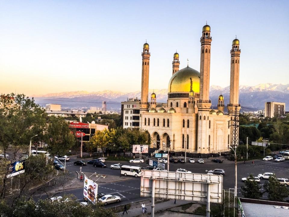 В Алматы открывают мечети и церкви