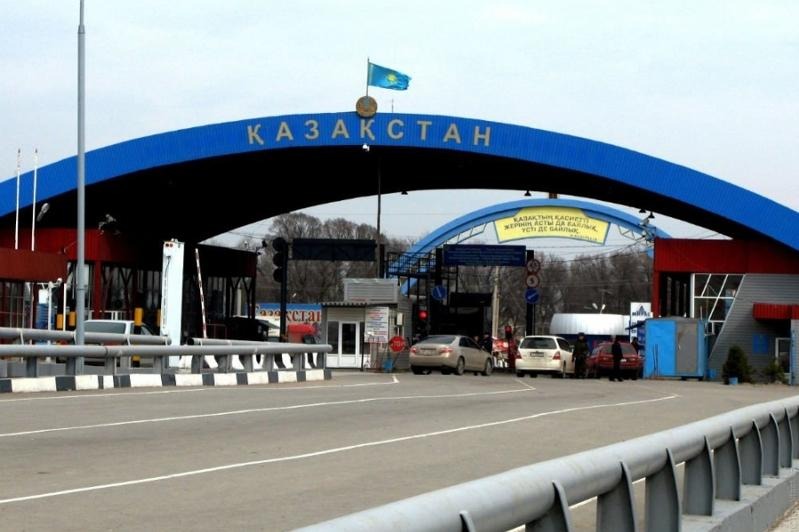 Застрявших на казахстанско-российской границе узбекистанцев отправят домой