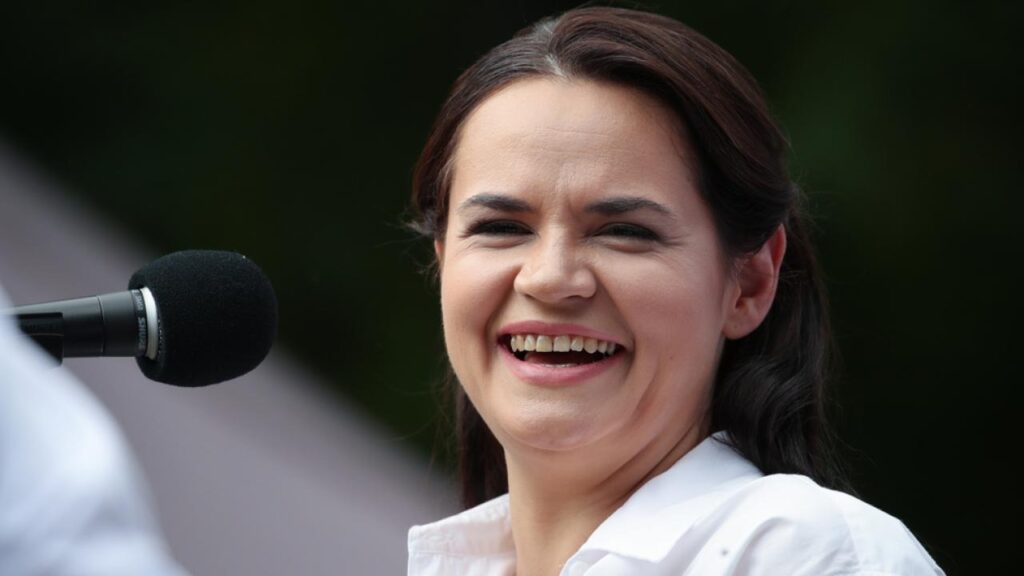 Тихановскаяның штаб-пәтері халыққа дауыстарды заңды жолмен қорғауға шақырды