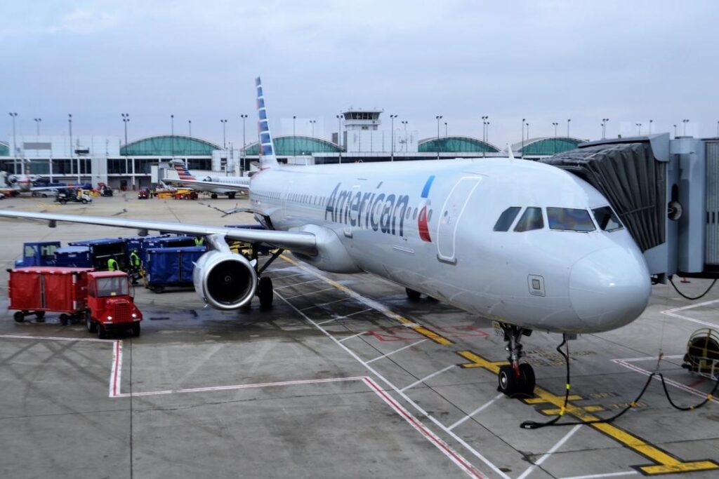 American Airlines планирует привлечь $3,5 млрд