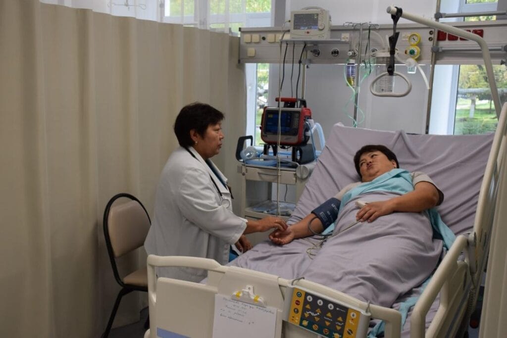 В четырех областях Казахстана инфекционные больницы заполнены на 100%