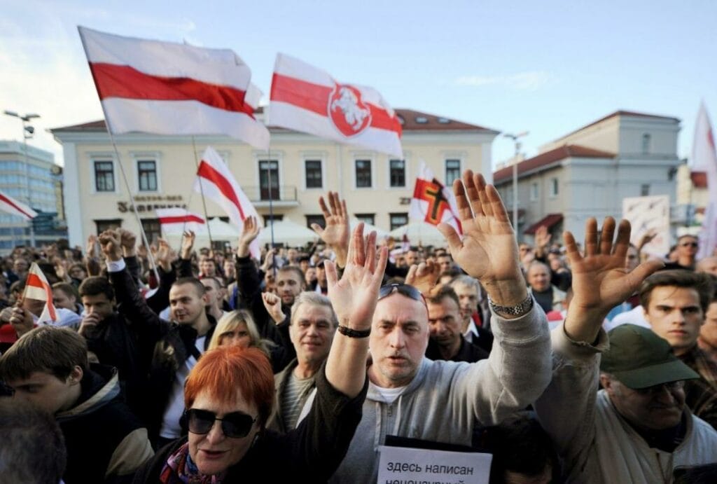 Оппозиция в Беларуси назвала спорным статус нового правительства
