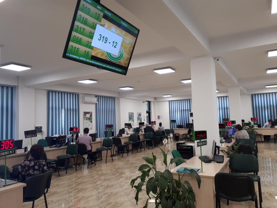 Халыққа қызмет көрсету орталықтарына бару үшін енді кезекке тұру қажет. Оны қалай жүзеге асырады?