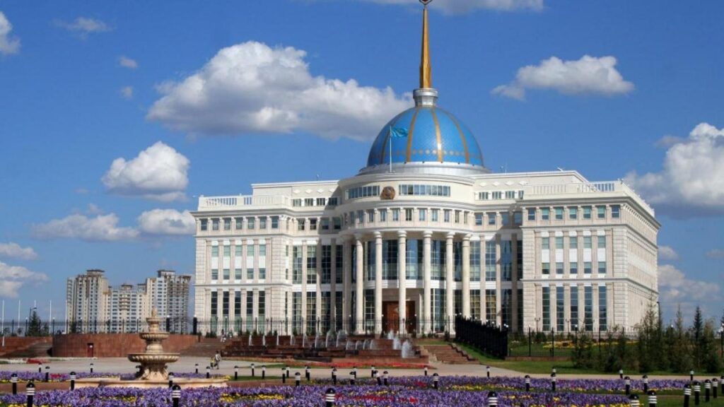 Токаев подписал указ о мерах по обеспечению социально-экономической стабильности