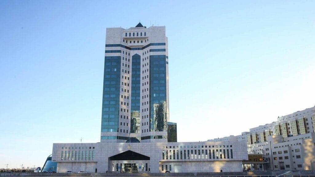 Нацбанк и правительство обратились к казахстанцам