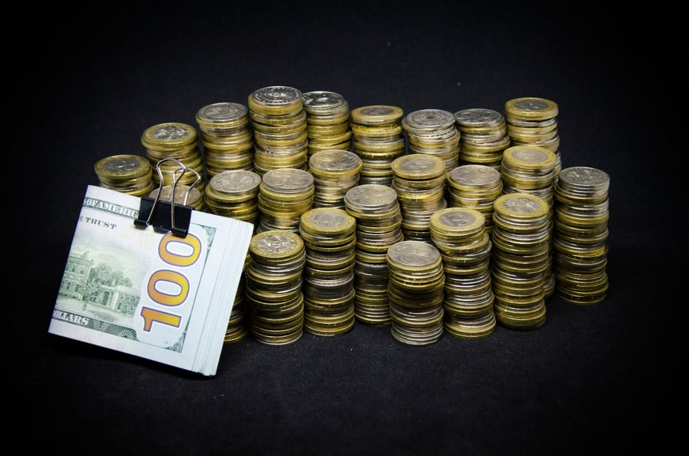 В обменниках рекордно взлетела цена за доллар и евро