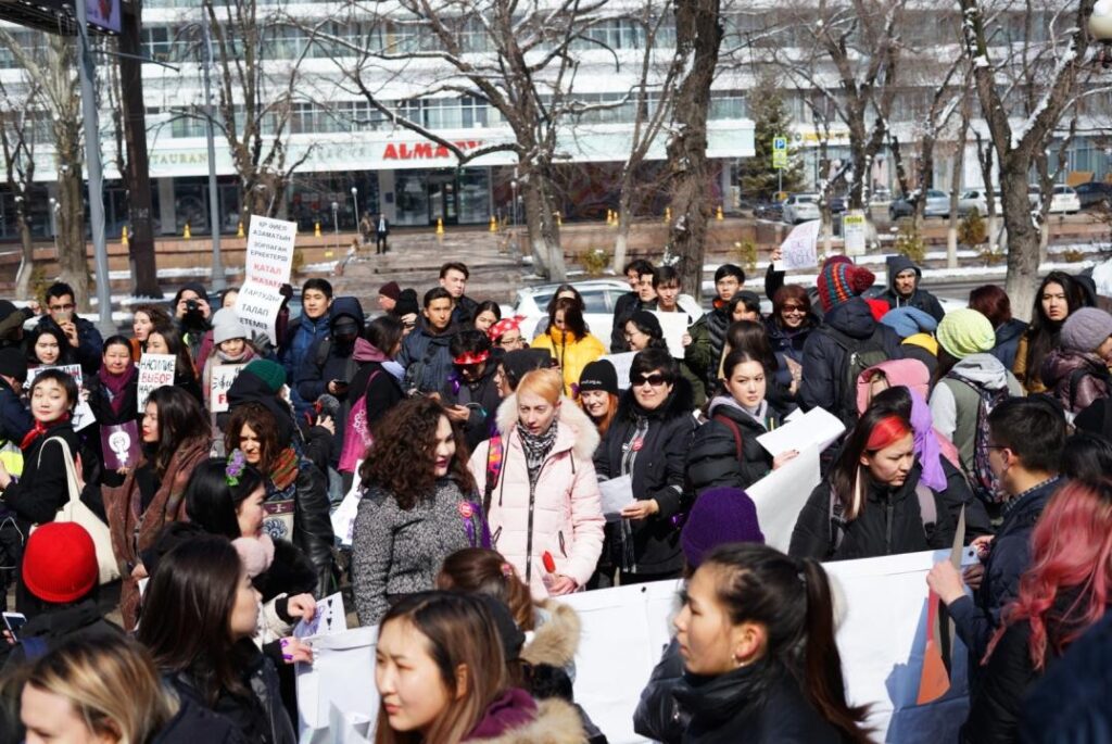 В Алматы состоялся марш за права женщин