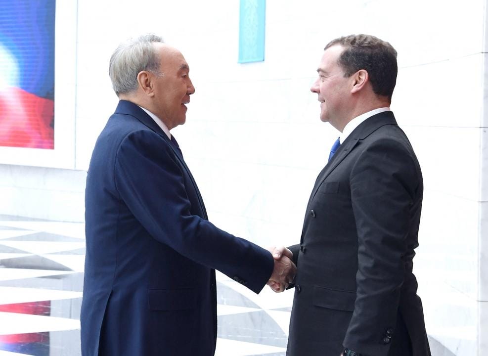 Медведев предложил Казахстану вместе спасать экономику от последствий коронавируса