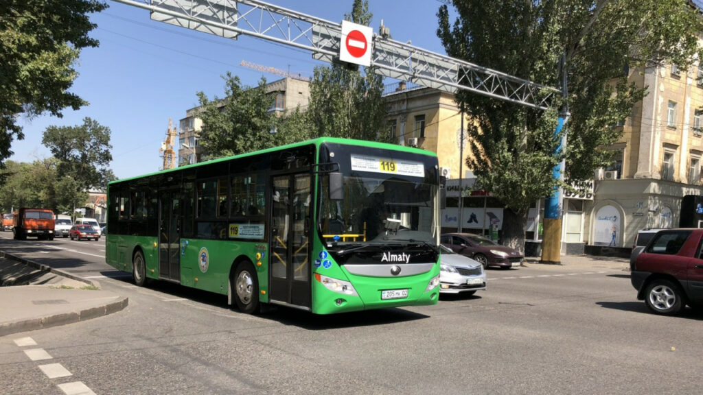 Общественный транспорт будет работать 6 сентября в Алматы