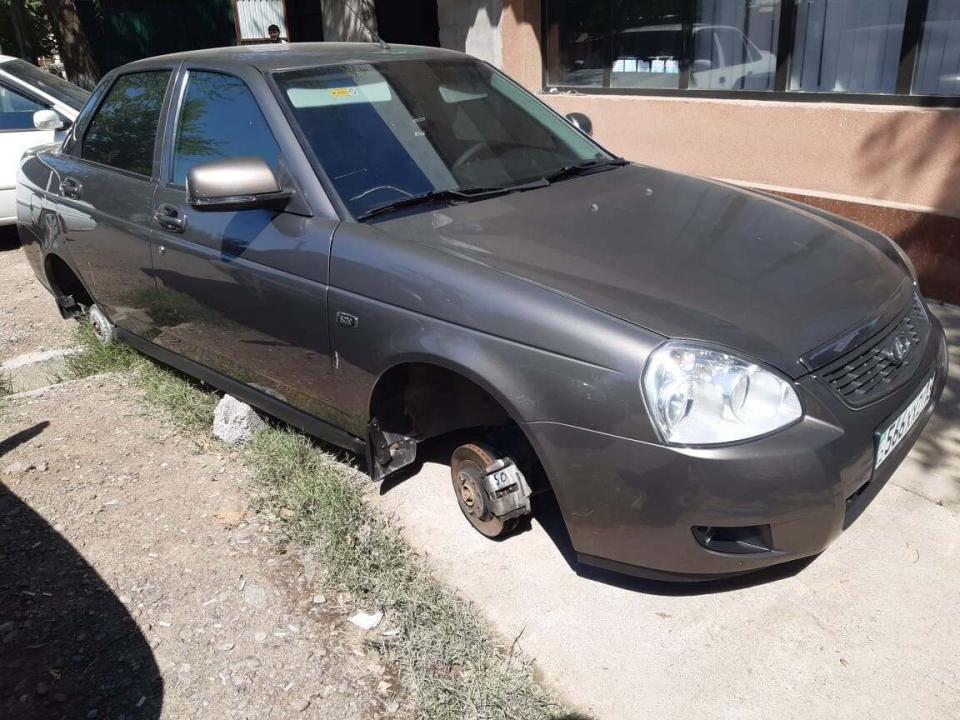 Полицейлер автокөліктің 4 бірдей доңғалағын ұрлаған күдіктіні ұстады