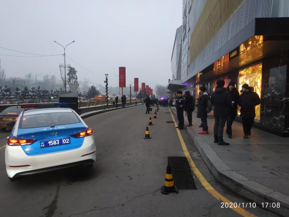 Esentai Mall-дан бомба табылған жоқ