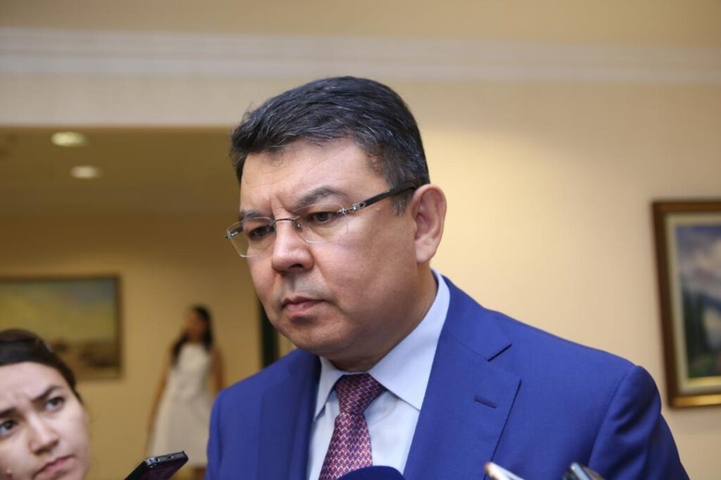 Почему Бозумбаев покинул пост министра