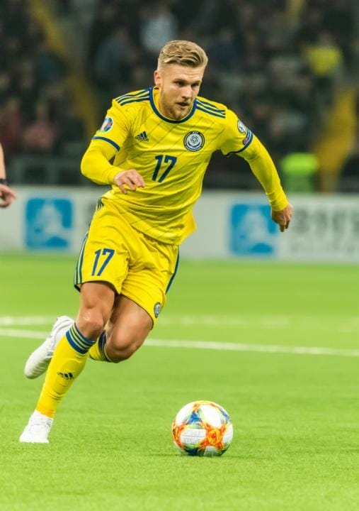 Қазақстан құрамасының футболшысы құжаттардағы қиындықтары туралы айтты