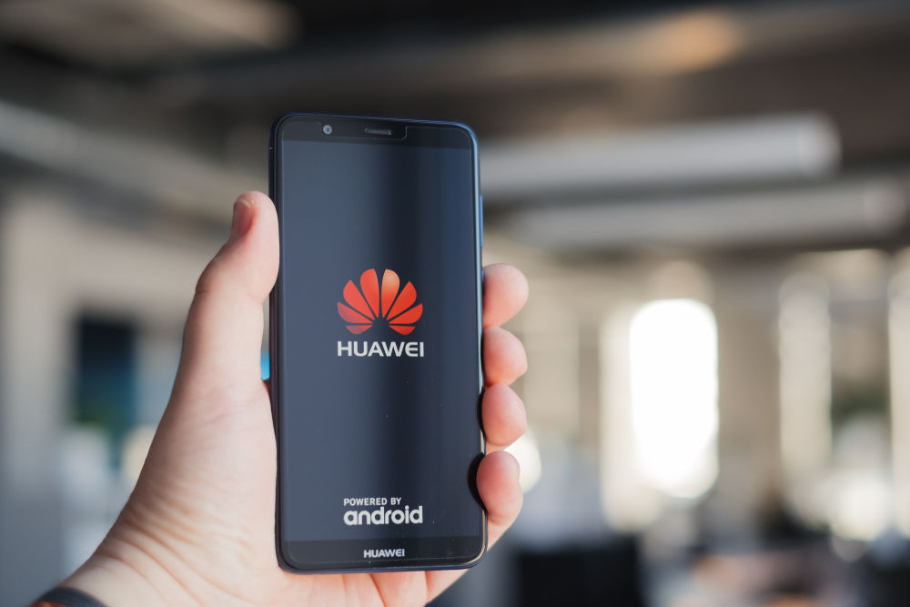 Huawei показала обновление своей операционной системы для смартфонов