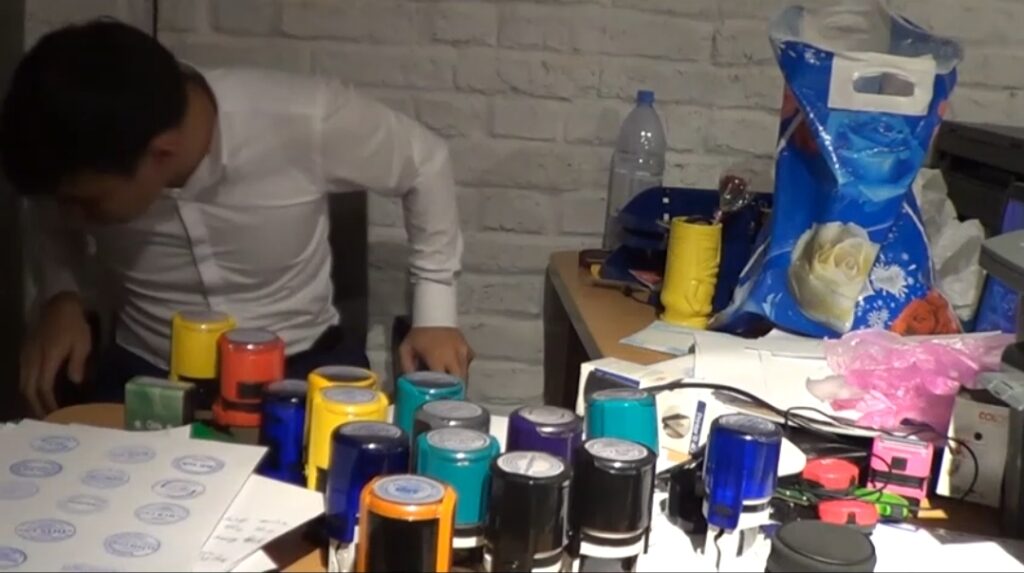 Алматы тұрғыны 2 миллиард теңгені қолма-қол ақшаға айналдырғаны үшін сотталды