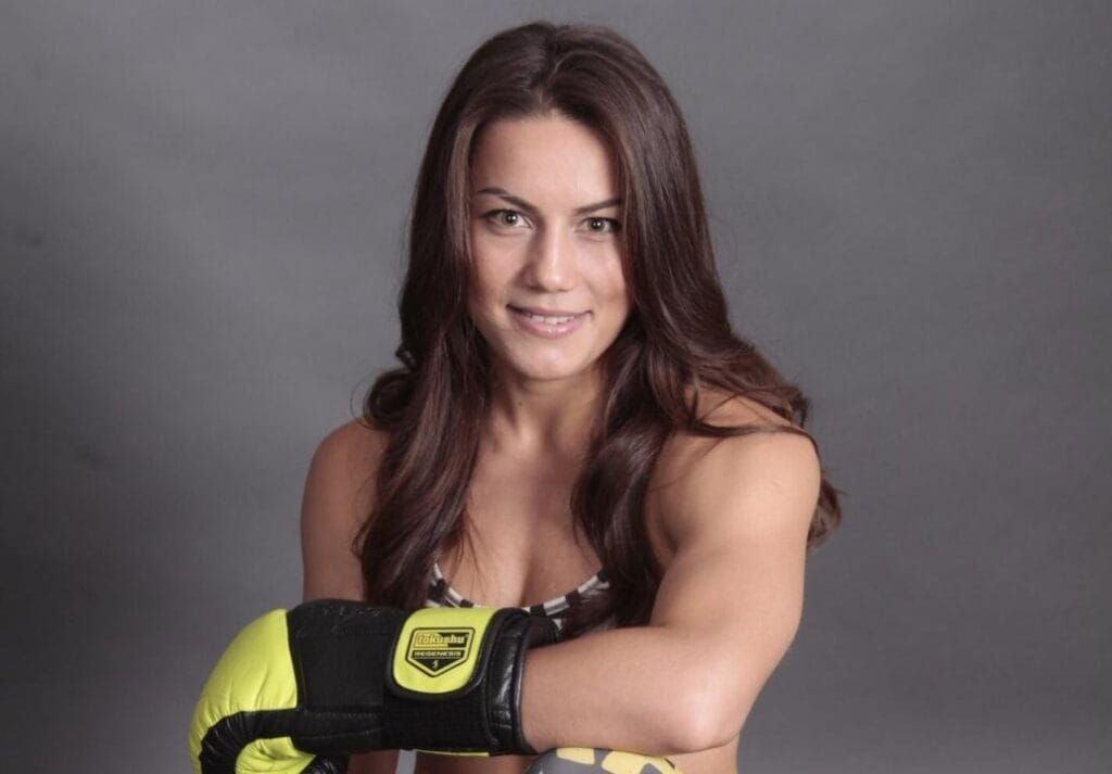 Шарипова қандай жағдайда кәсіби рингке оралатынын мәлімдеді