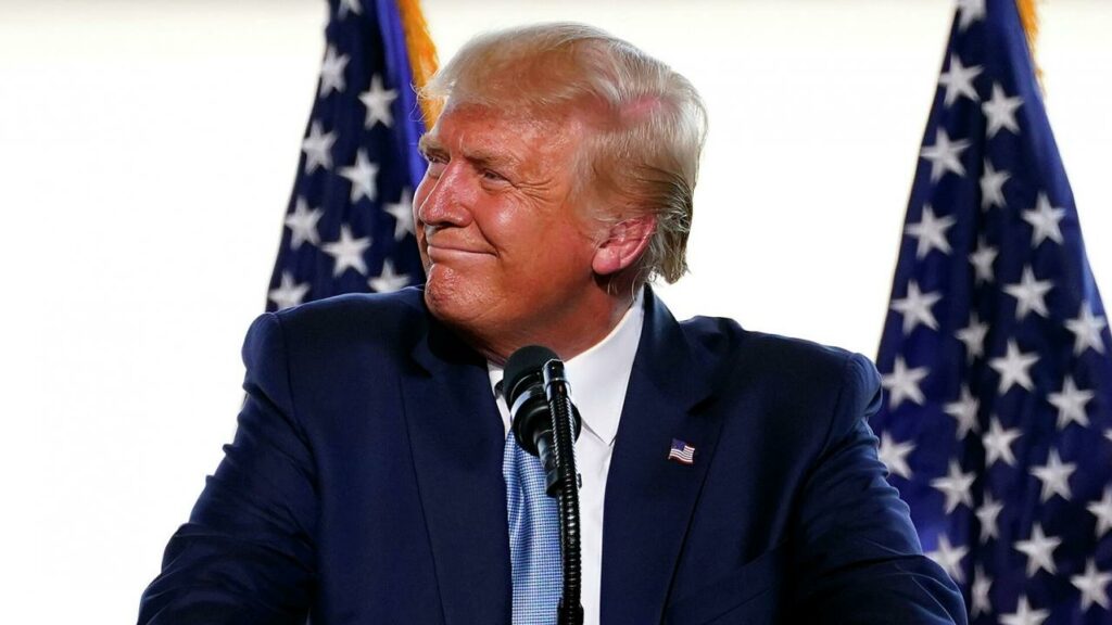 Трамп коронавирус жұқтырғанын хабарлады