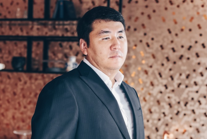 Қасым-Жомарт Тоқаевқа костюм-шалбар тігіп беретін кәсіпкер бизнес құпиясын жария етті