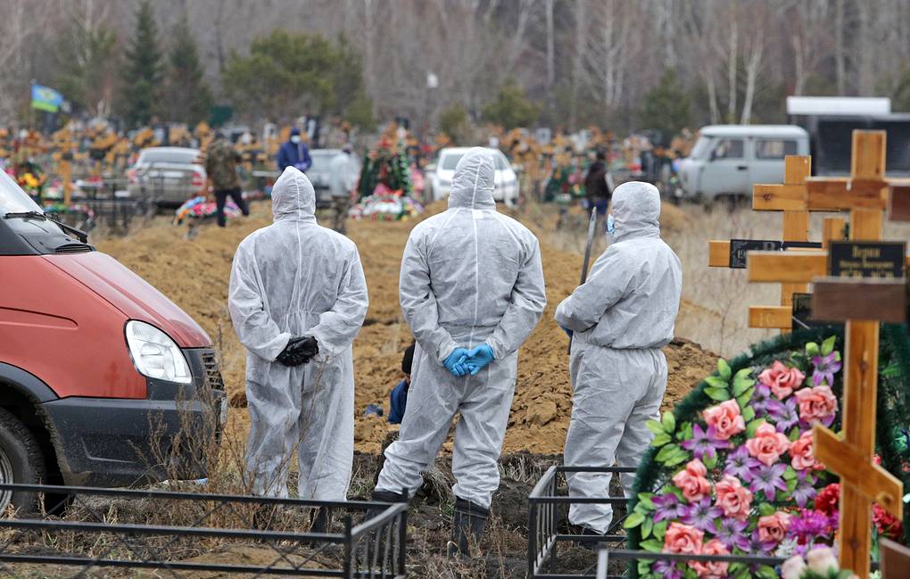 Мәскеуде індет салдарынан қайтыс болғандарды шыны қақпағы бар табыттарға жерлейді