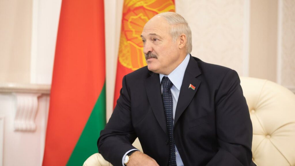 Лукашенко исключает возможность внезапного отказа от власти