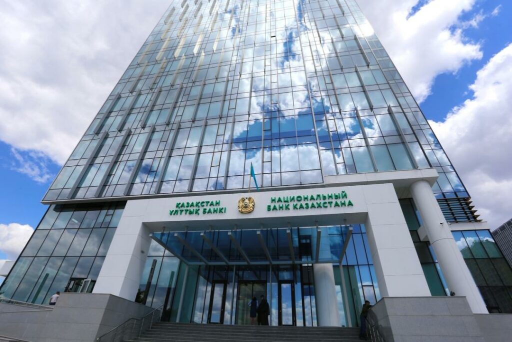 Кто управлял финансовой системой независимого Казахстана
