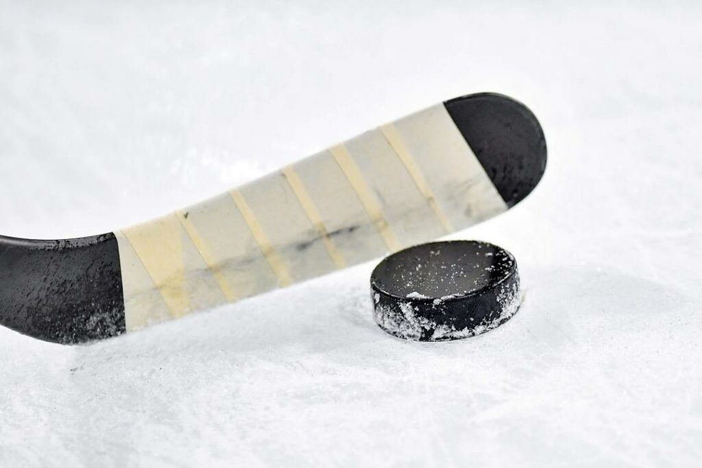Хоккеисты «Барыса» избили друг друга на тренировке команды
