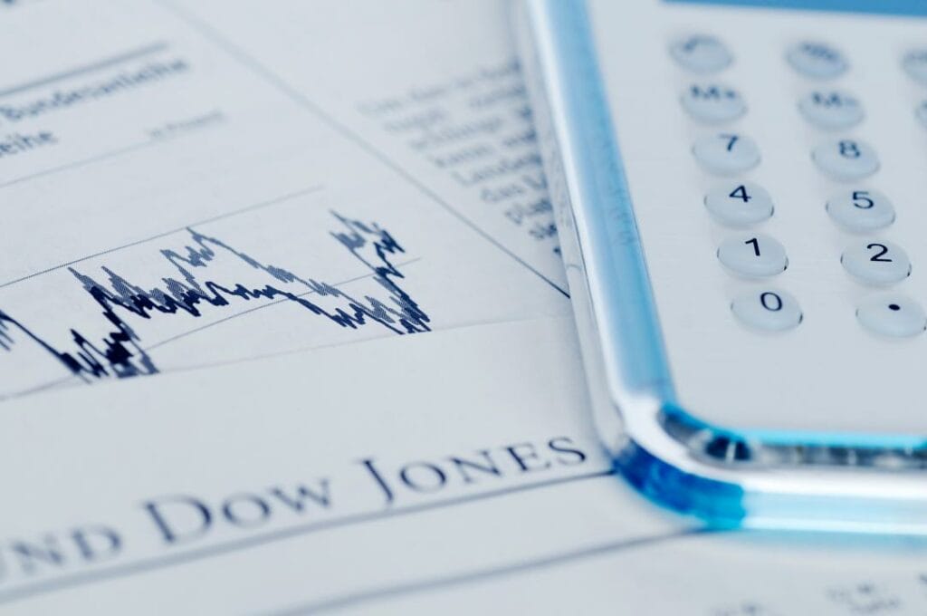 Dow Jones впервые перешел за отметку в 30 тысяч пунктов
